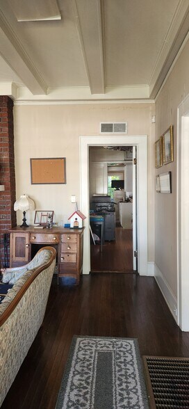 More Photos Of 303 W Trade St, Dallas Office For Sale
