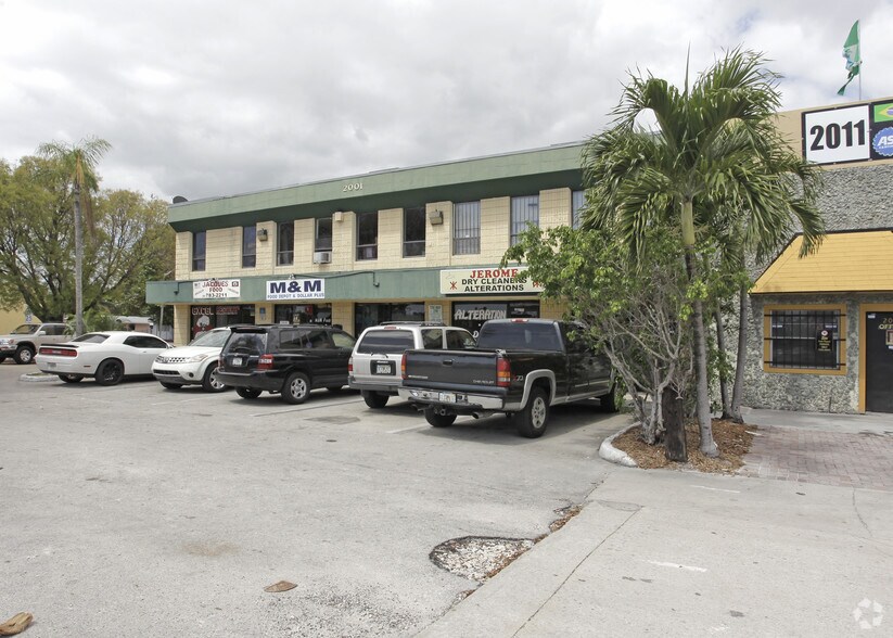 More Photos Of 2001 N Dixie Hwy, Pompano Beach Storefront Retail Office For Lease