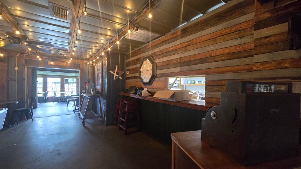 More Photos Of 4021 Acton Hwy, Granbury General Retail For Lease