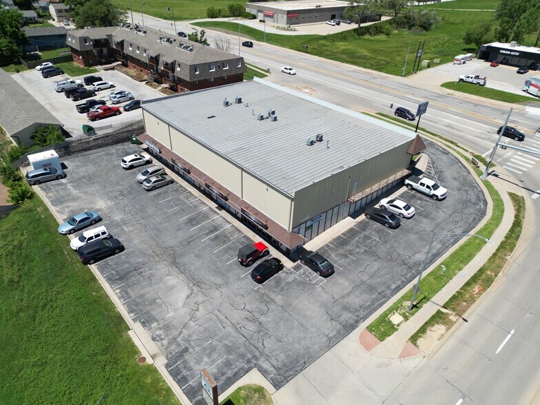 More Photos Of 10801 Blondo St, Omaha General Retail For Lease