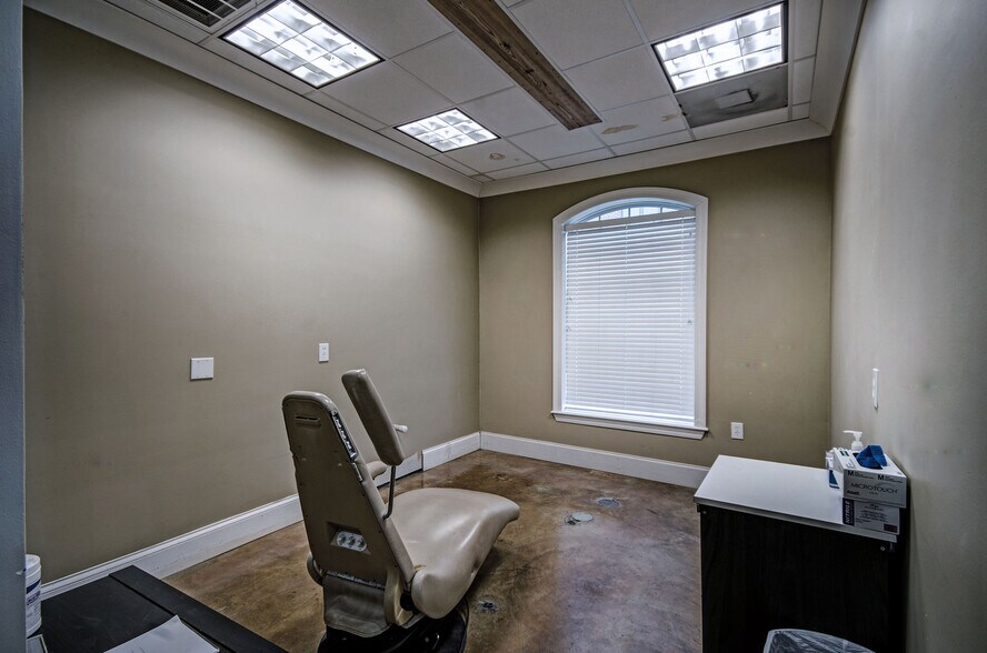 More Photos Of 1237 Highway 35, Forest Medical For Sale