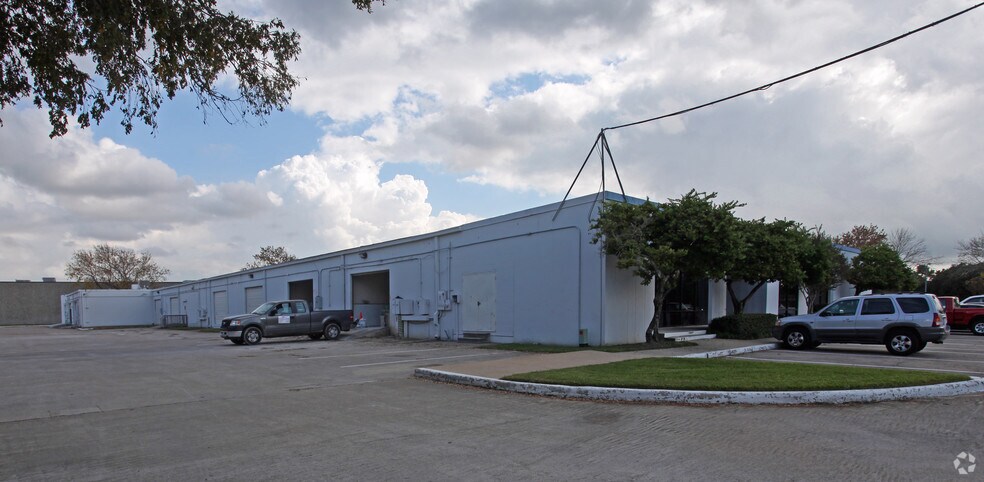 More Photos Of 10696 Haddington Dr, Houston Unknown For Lease