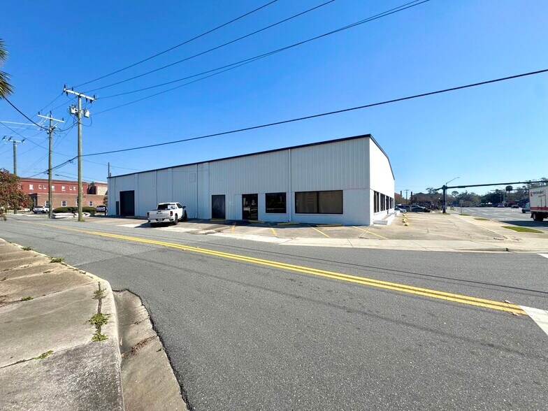 More Photos Of 131 W Duval St, Lake City Storefront Retail Office For Lease