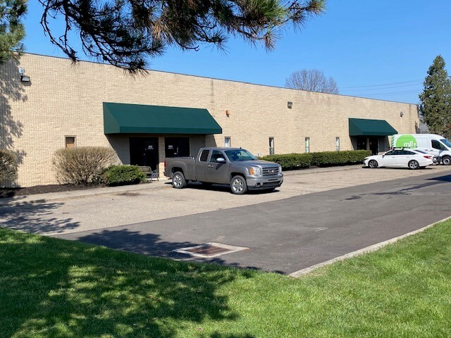 Primary Photo Of 882-888 Freeway Dr N, Columbus Warehouse For Lease