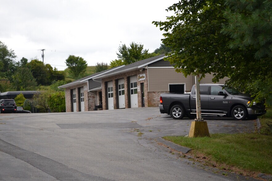 More Photos Of 4028 Hanover Pike, Manchester Auto Repair For Sale