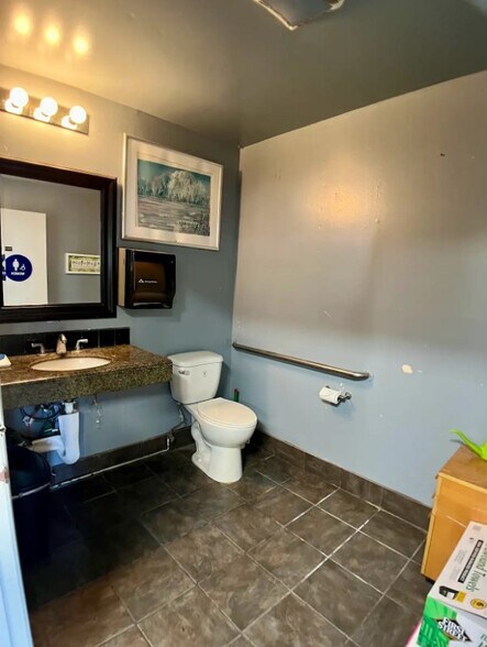 More Photos Of 3530 W Olympic Blvd, Los Angeles Storefront Retail Office For Lease