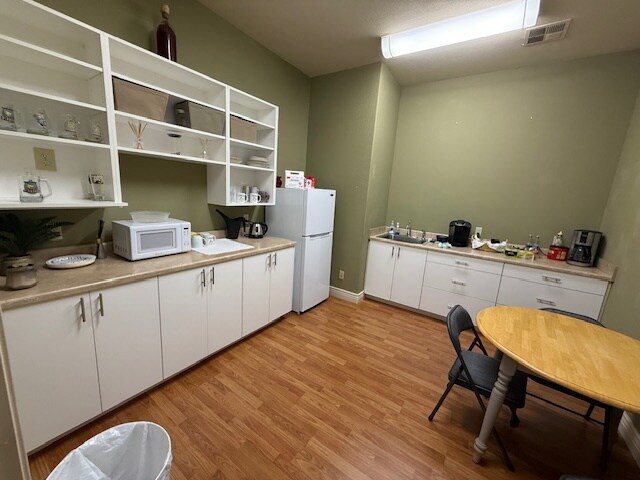 More Photos Of 915 Douglas Blvd, Roseville Loft Creative Space For Sale