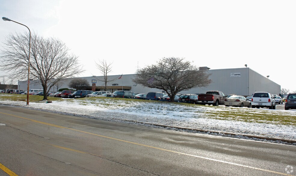 Primary Photo Of 6247-6253 W 74th St, Bedford Park Warehouse For Sale