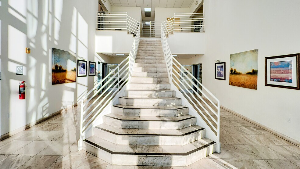 More Photos Of 3585 E Flamingo Rd, Las Vegas Loft Creative Space For Lease