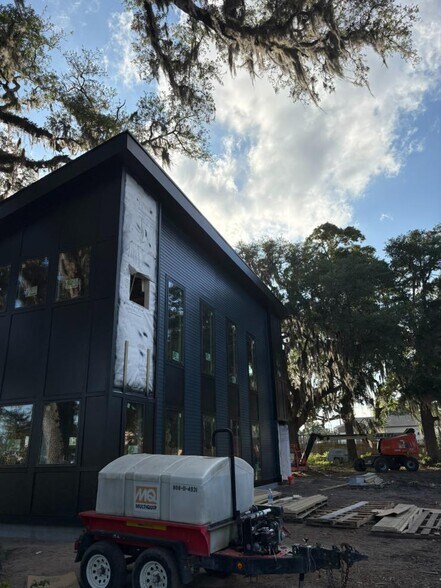 More Photos Of 7031 Market St, Wilmington Office For Lease
