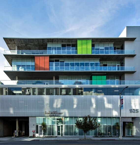 More Photos Of 925 N La Brea Ave, Los Angeles Loft Creative Space For Lease