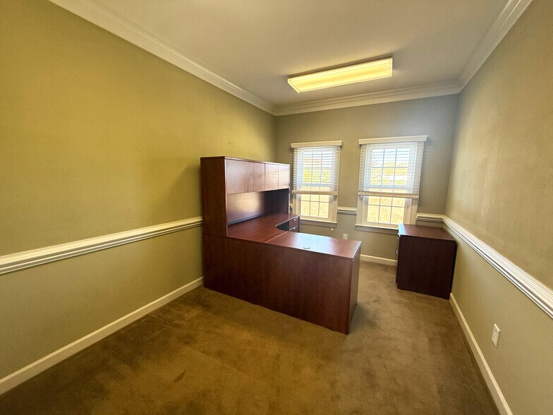More Photos Of 1300-1302 Ashley Sq, Winston-Salem Office For Lease