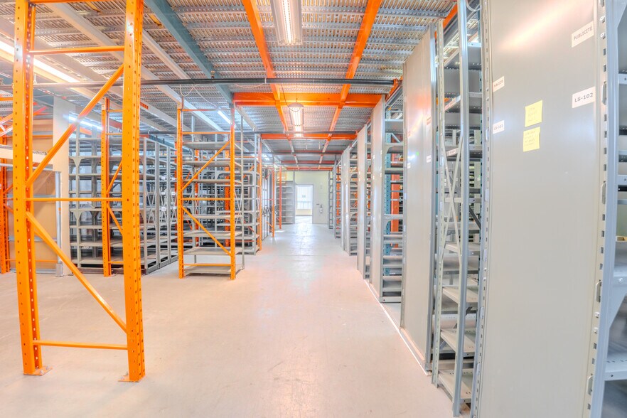 More Photos Of 9681-9725 Rue Clément, Montréal Unknown For Lease