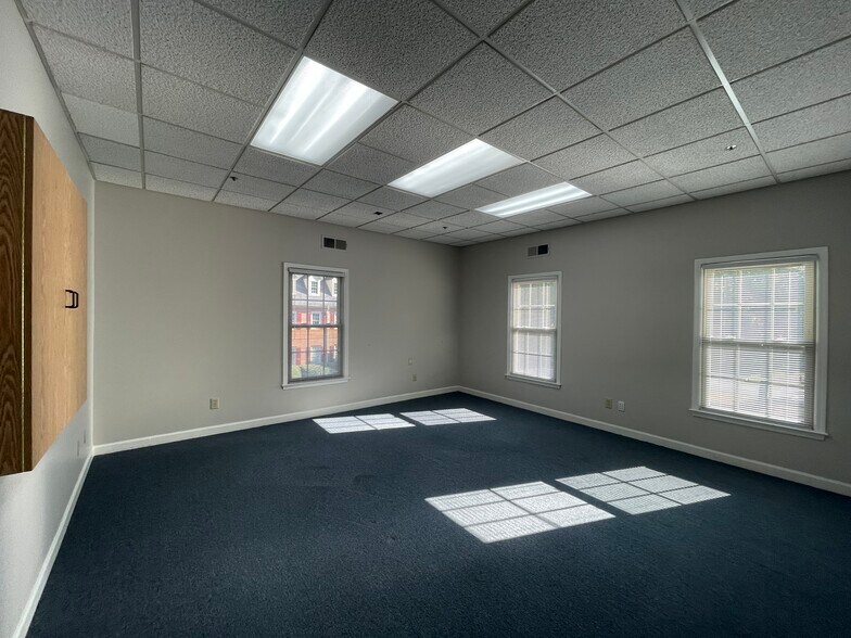 More Photos Of 1111 Cambridge Sq, Alpharetta Office Residential For Sale
