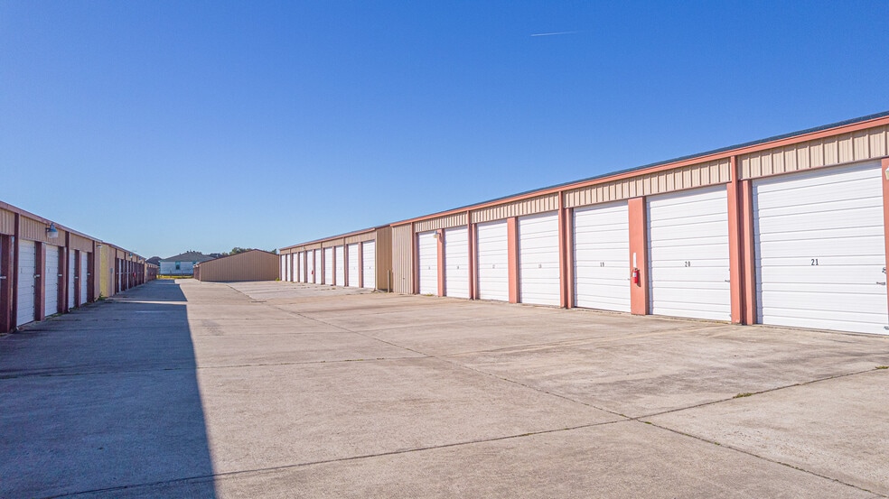 More Photos Of 207 27th St, San Leon Self Storage For Sale