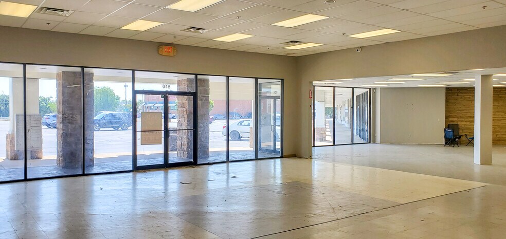 More Photos Of 406-546 Plaza Ct, Sand Springs Unknown For Lease