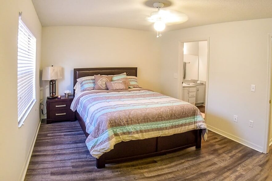 More Photos Of 3726 Cleveland Heights Blvd, Lakeland Apartments For Sale