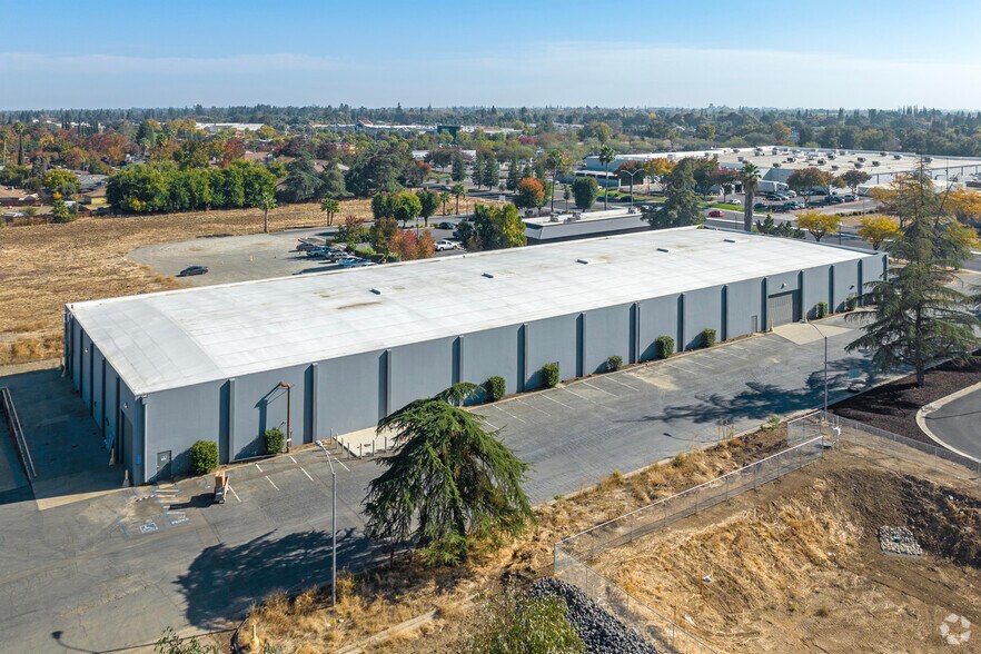 More Photos Of 1985 W Olive Ave, Merced Warehouse For Lease