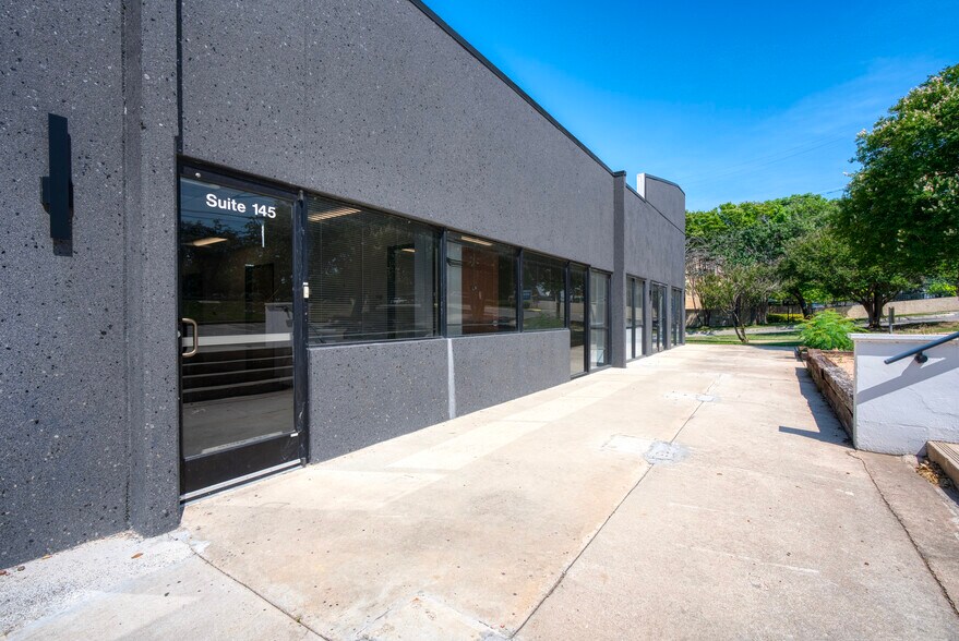 More Photos Of 8637 Fredericksburg Rd, San Antonio Storefront Retail Office For Lease