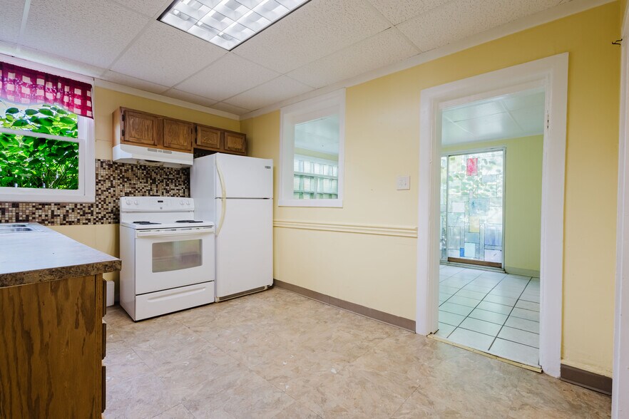 More Photos Of , Lexington Specialty For Sale