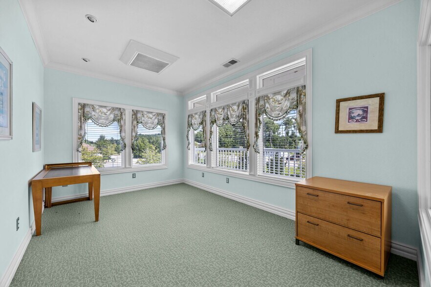 More Photos Of 8468 Caratoke Hwy, Powells Point Bank For Lease