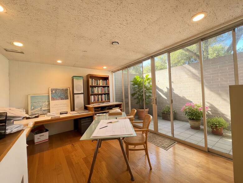 More Photos Of 106 Palmetto Dr, Pasadena Office For Sale