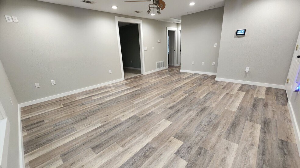 More Photos Of 6730 Mobile Hwy, Pensacola Office For Lease