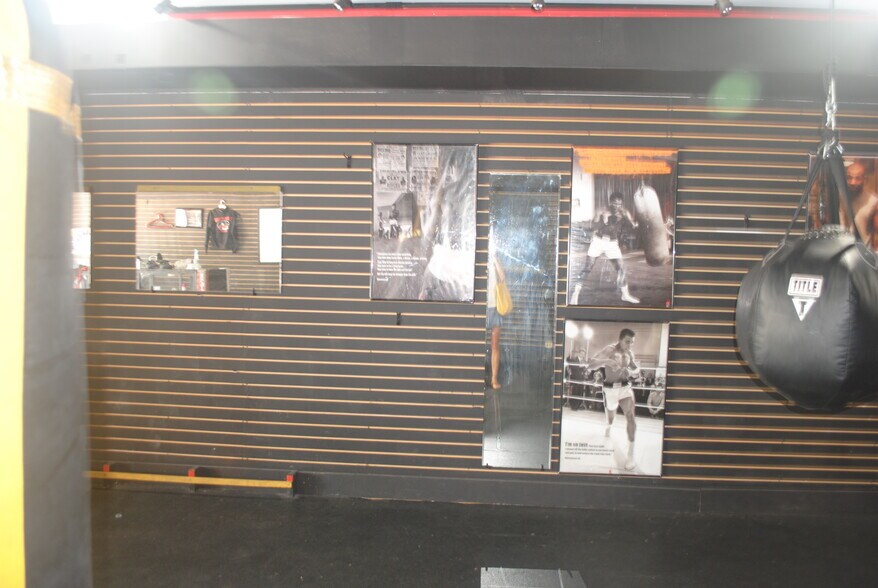 More Photos Of 506 S Broadway, Baltimore Storefront Retail Office For Lease