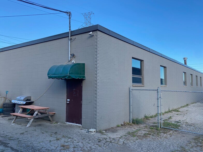 More Photos Of 1783 Mattawa Ave, Mississauga Warehouse For Lease