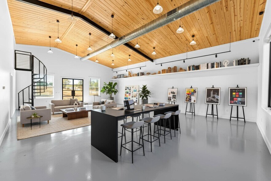 More Photos Of 13747 US Highway 87 S, Adkins Flex For Lease