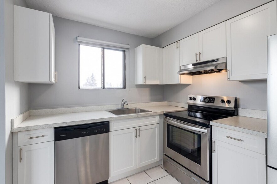 More Photos Of 2105 90 Av SW, Calgary Apartments For Lease