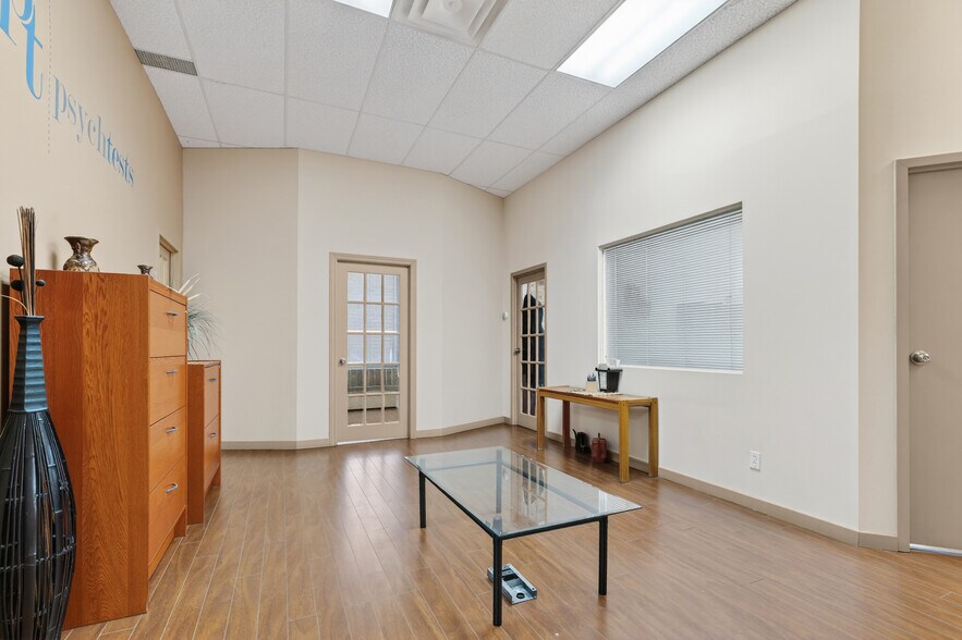 More Photos Of 1558 Rue Viel, Montréal Office For Sale