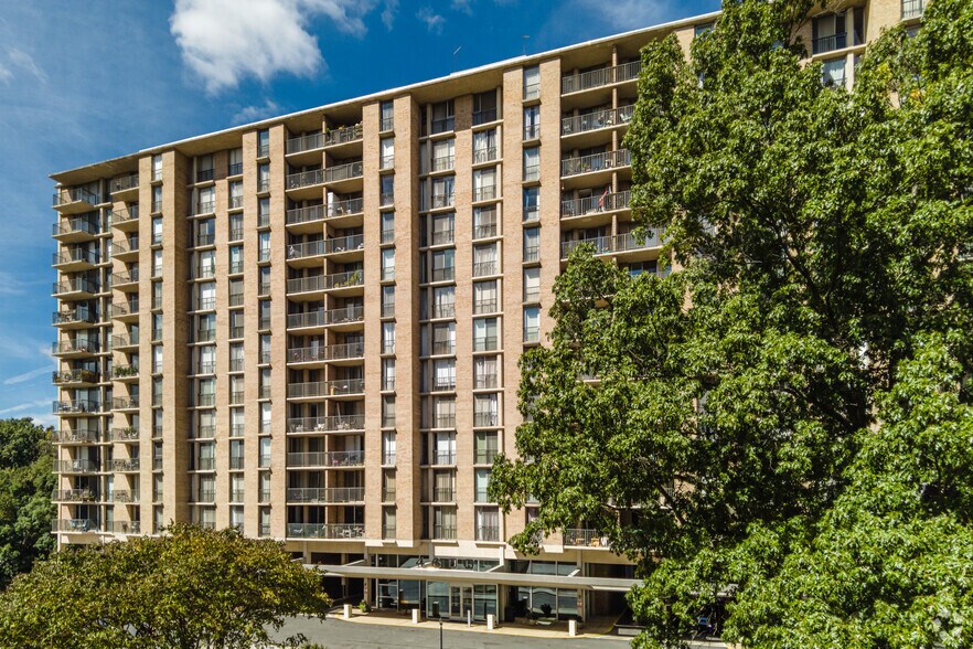 More Photos Of 4600 S Four Mile Run Dr, Arlington Apartments For Sale
