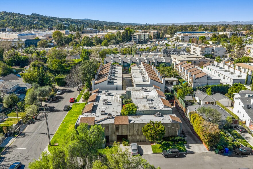 More Photos Of 11607 Acama St, Studio City Apartments For Sale