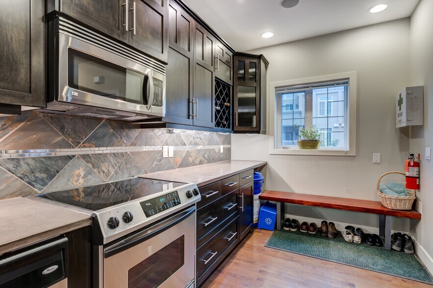 More Photos Of 1812 14A St SW, Calgary Office Residential For Sale