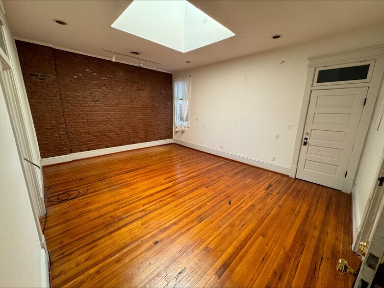 More Photos Of 304-306 Market St SE, Roanoke Storefront Retail Office For Lease