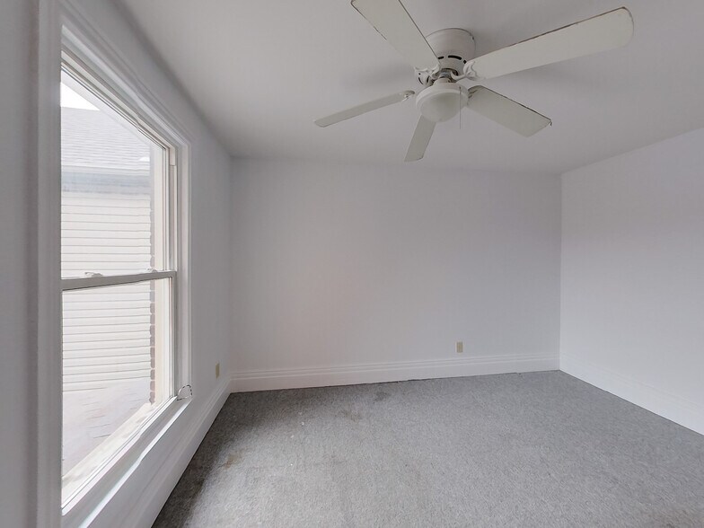 More Photos Of 154 Division St, Kingston Storefront Retail Residential For Sale