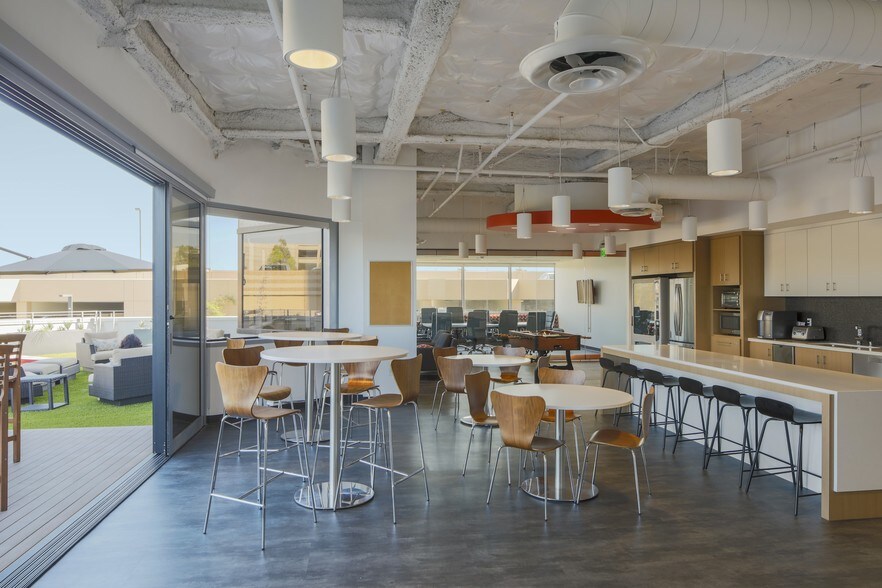 More Photos Of 535-575 Anton Blvd, Costa Mesa Unknown For Lease