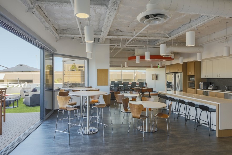 More Photos Of 535-575 Anton Blvd, Costa Mesa Unknown For Lease