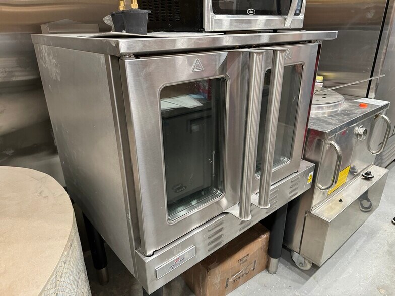 More Photos Of 2033-2051 Hollywood Blvd, Hollywood Freestanding For Sale