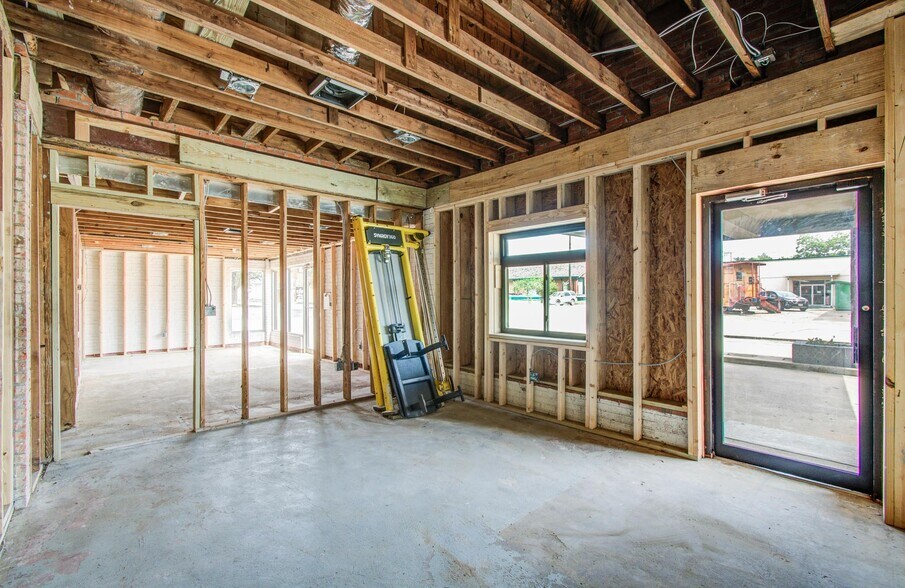 More Photos Of 401 E Main St, Eagle Lake Restaurant For Sale