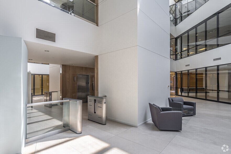 More Photos Of 263 N Sam Houston Pky E, Houston Office For Sale