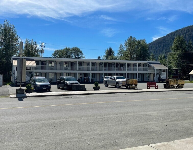 More Photos Of 405 5 Ave, Stewart Hotel For Sale
