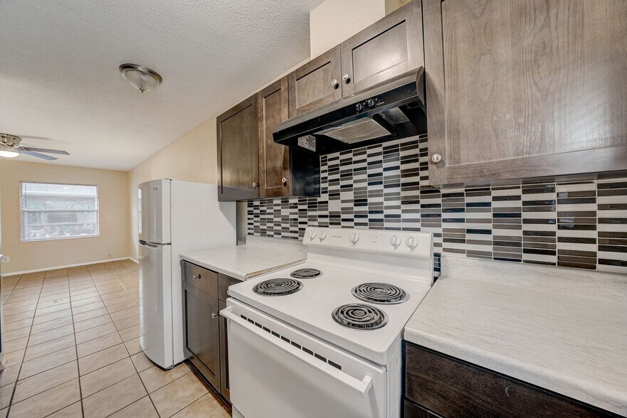 More Photos Of 3017 49th St S, Gulfport Apartments For Sale