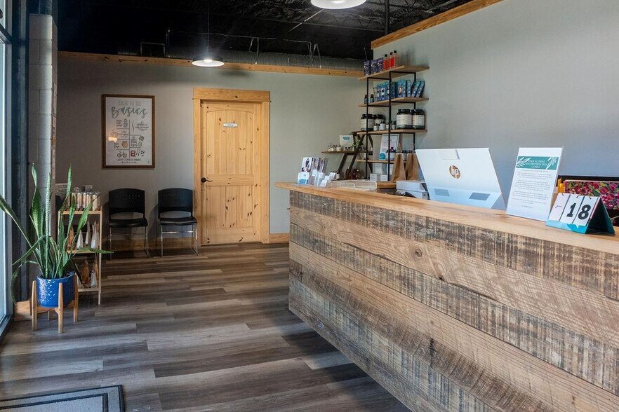 More Photos Of 214 S Church St, Dublin Flex For Sale