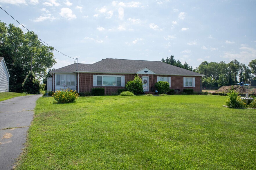 More Photos Of 719 S DuPont Blvd, Milford Flex For Sale