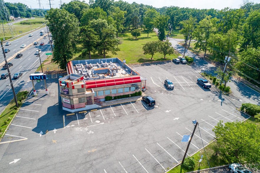 Primary Photo Of 1475 US Highway 1, Edison Restaurant For Lease