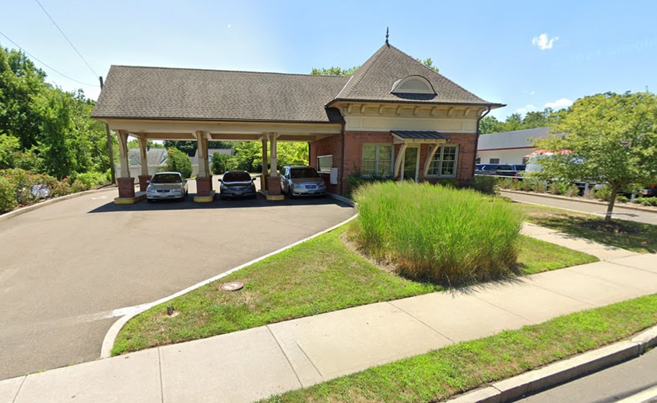 Primary Photo Of 85 East Putnam Ave, Cos Cob Bank For Sale