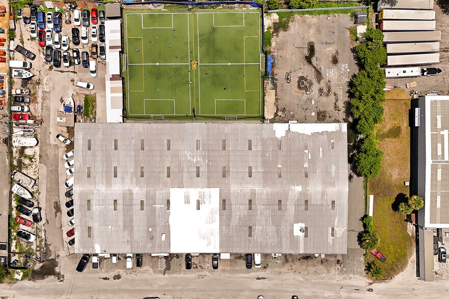 More Photos Of 11435 Rocket Blvd, Orlando Warehouse For Lease