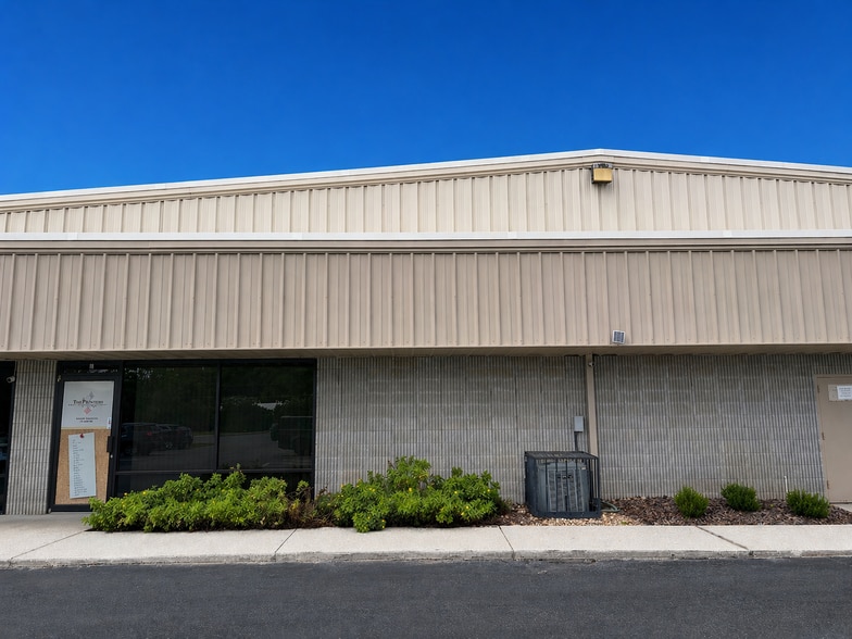 Primary Photo Of 2098 Sprint Blvd, Apopka Warehouse For Lease